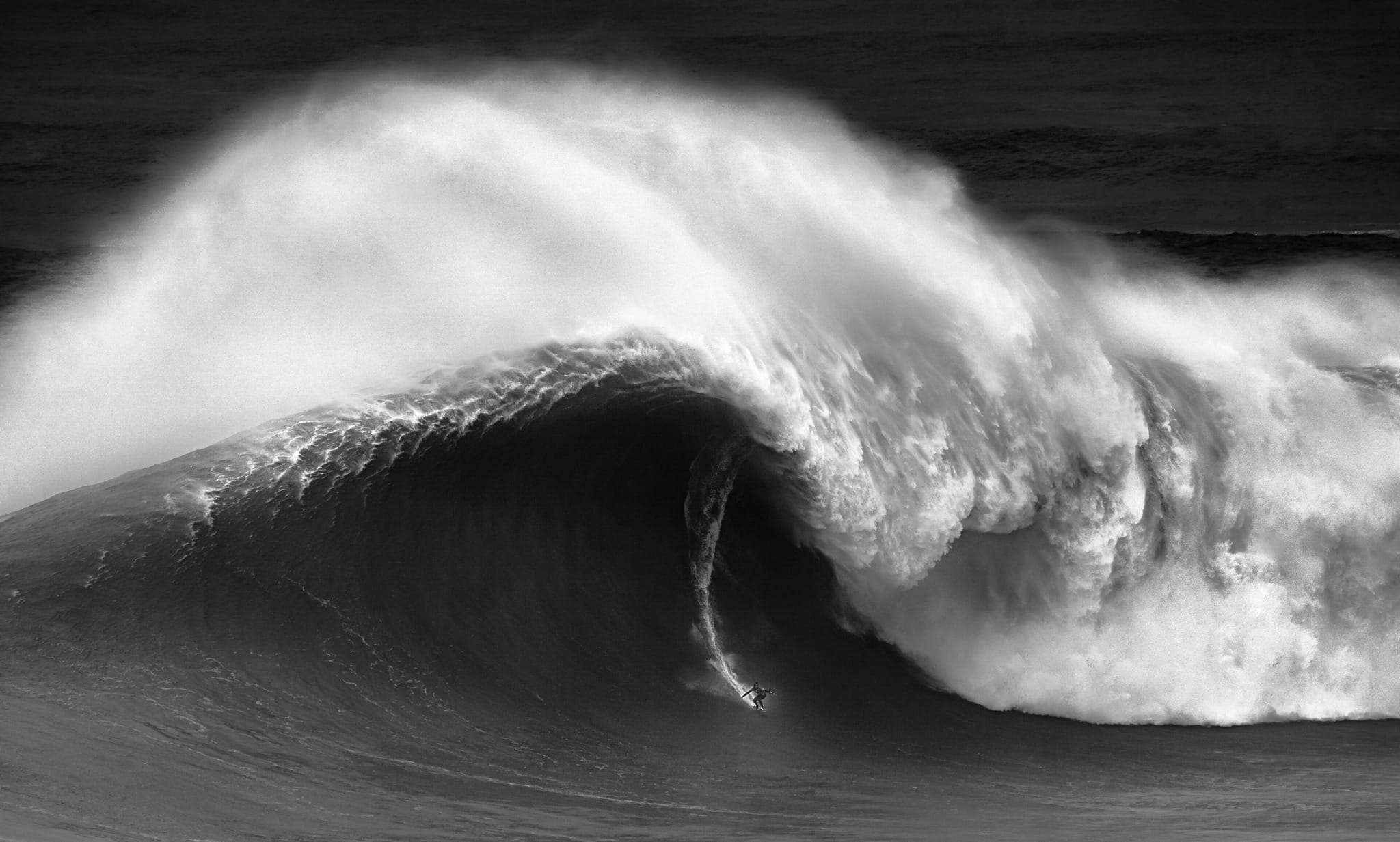 Wild ocean waves in black and white
